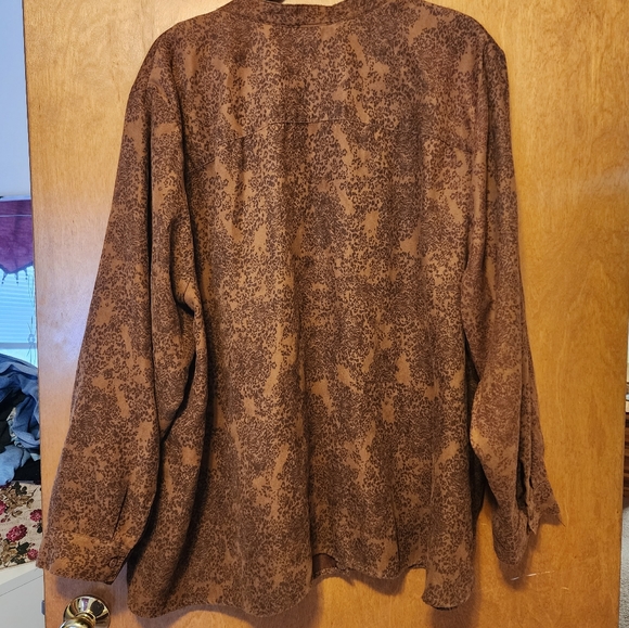 Catherine's button down - Picture 3 of 3